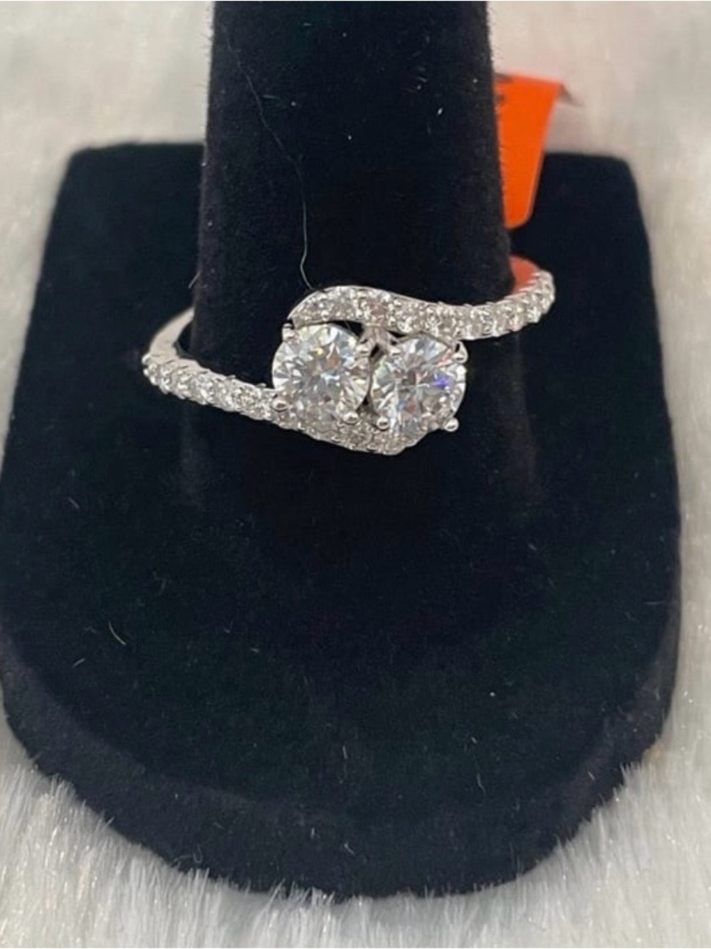 Women’s size 9, rhodium plated over 925 silver 0.88ctw Moissanite ring - Picture 2 of 8